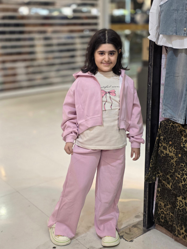 عکس محصول ست سه تیکه دخترانه وارداتی آستین بلند تی شرت و سوئیشرت با شلوار بگ صورتی مناسب ۶ تا 1۴ سال - تصویر 3