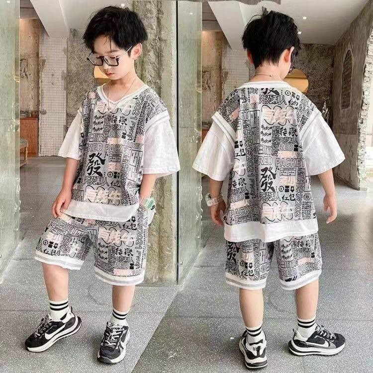 عکس محصول ست دو تیکه پسرانه وارداتی تی شرت با شلوارک ۵ تا ۱۰ سال