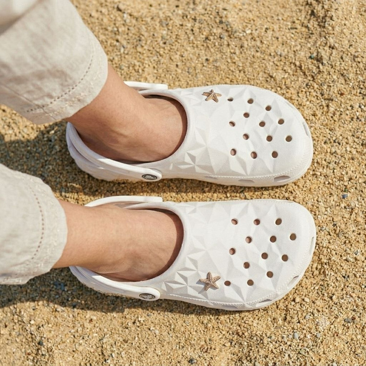 کفش ساحلی و روزمره کراکس (Crocs)رنگ سفید در فرح دخت قشم